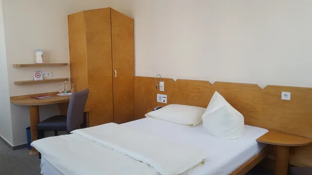 غرفة مفردة بسرير مزدوج في الملحق، Stadthotel Engel 4/10