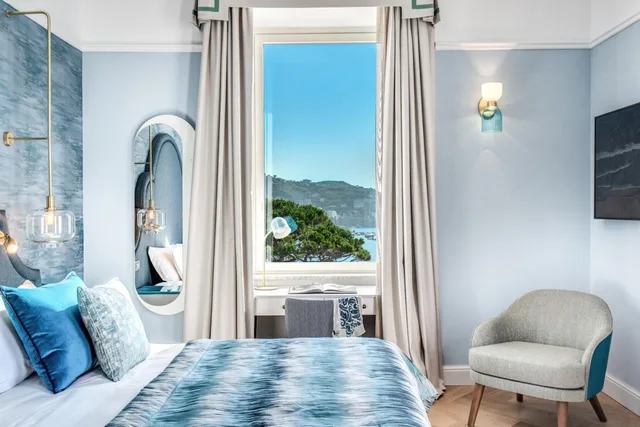 جناح جونيور بسرير كينج بإطلالة على البحر مع أريكة، Hotel Mediterraneo Sorrento 2/3