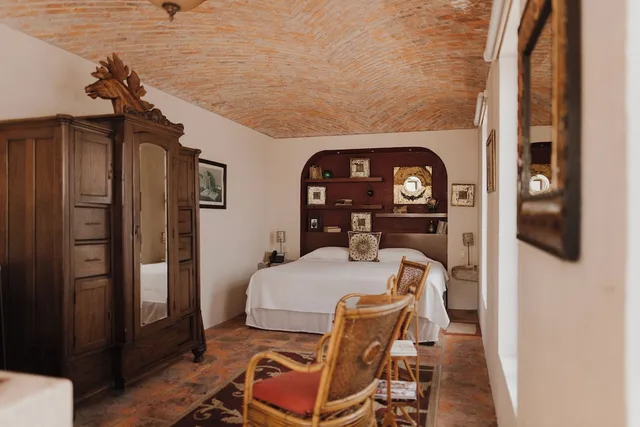 Master, Suite, King Bed, Jetted Tub، Hacienda Sepulveda Hotel Spa 7/10