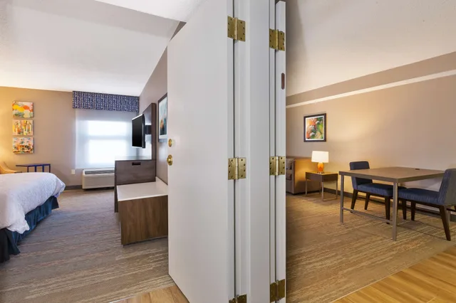 جناح بسرير كينج مع أريكة لذوي الإعاقة، Hampton Inn Princeton 4/10