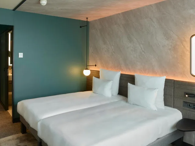 غرفة سوبيريور بسرير فردي مع أريكة، Novotel Bern Expo 1/8
