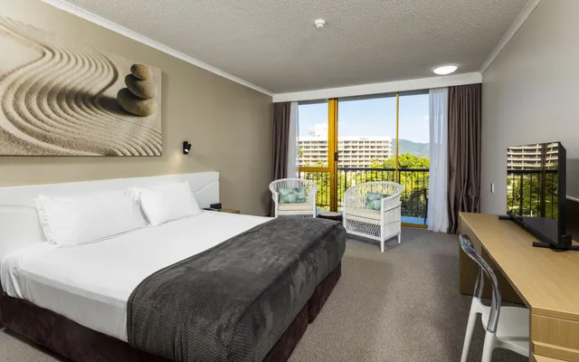 غرفة قياسية بسرير مزدوج أو سريرين منفصلين، Pacific Hotel Cairns 1/2