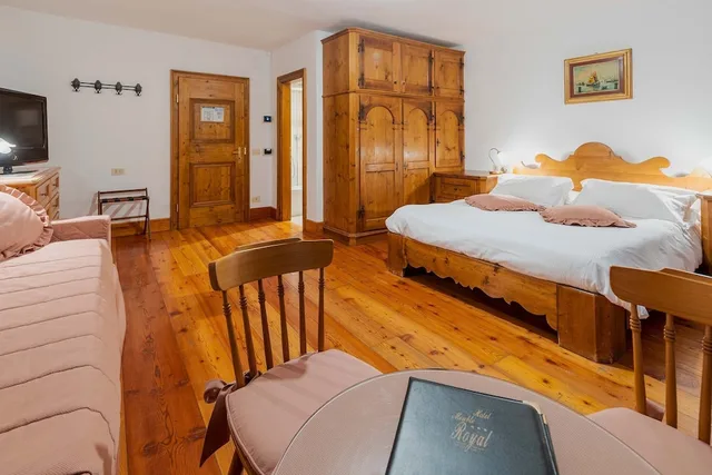 جناح ملكي بإطلالة على المدينة بغرفة نوم واحدة بحوض استحمام، Royal Hotel Cortina 3/4