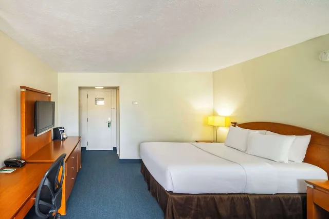 غرفة قياسية بسرير كوين، Quality Inn Rouyn-Noranda 3/10