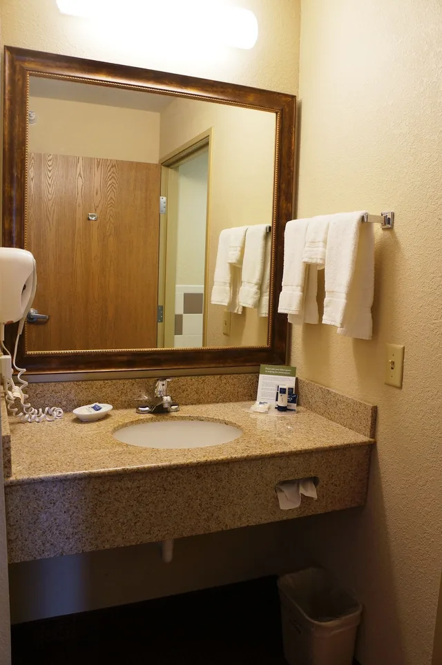 غرفة بسرير كينج، AmericInn by Wyndham Anamosa 4/6