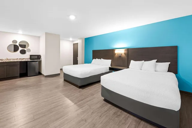غرفة سوبيريور رباعية بسرير كوين، Howard Johnson by Wyndham Thunder Bay 1/2