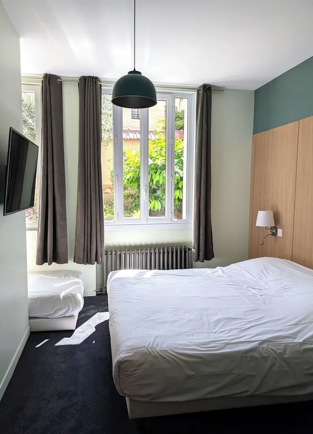 غرفة ثلاثية بسرير مزدوج وسرير فردي، HOTEL D'ANGLETERRE 10/10