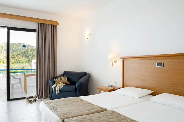 غرفة سوبيريور عائلية بسرير مزدوج وسريرين منفصلين، Cyprotel Faliraki Hotel 2/10