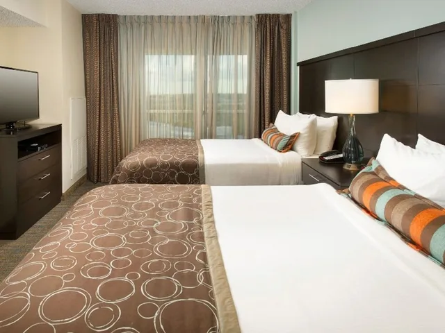 جناح بسرير كينج وسريرين كوين بغرفتي نوم بمطبخ، Staybridge Suites Dallas - Las Colinas 1/1