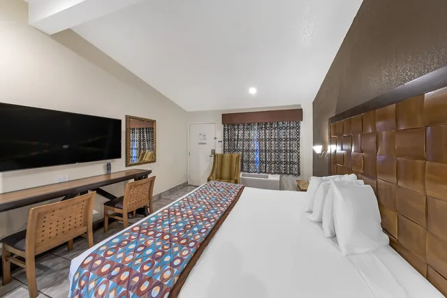 غرفة بسرير كينج، Anaheim Discovery Inn Suites 2/10