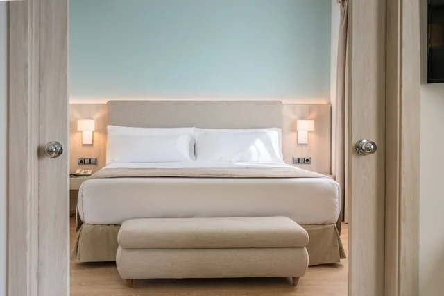 Junior Suite, Family, King Bed, Occidental Sevilla Viapol 3/4