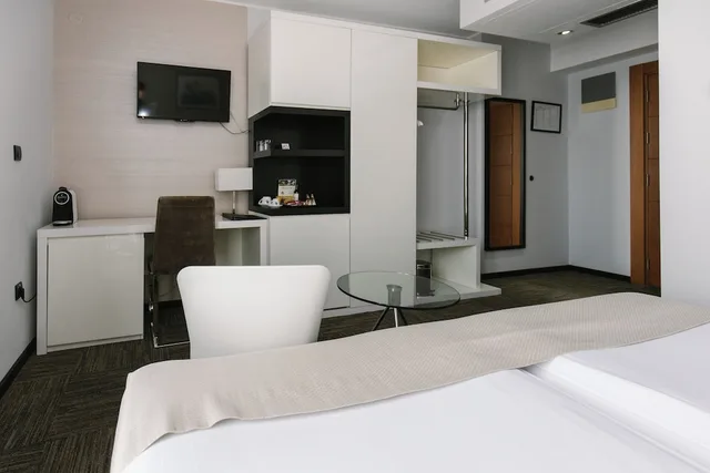غرفة سوبيريور بسرير كينج بإطلالة على المتنزه بغرفة نوم واحدة، Heritage Hotel 4/7