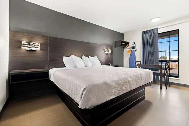 غرفة بسرير كينج لذوي الإعاقة، Econo Lodge Dumas 1/1