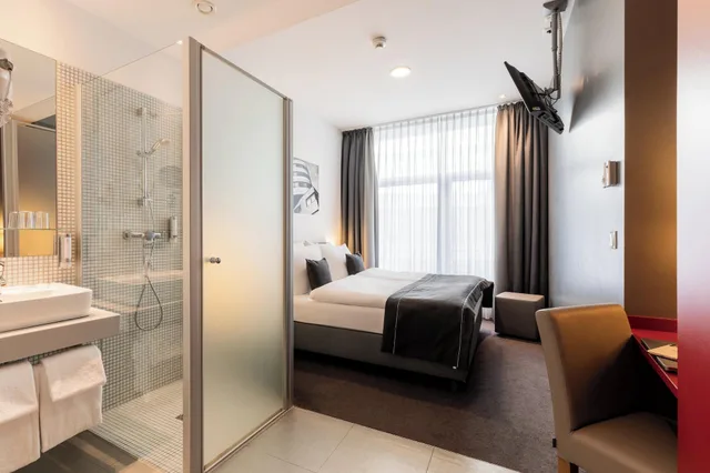 Standard, Twin Beds, Bath and Shower، Garner Hotel Berlin - Gendarmenmarkt by IHG 6/6