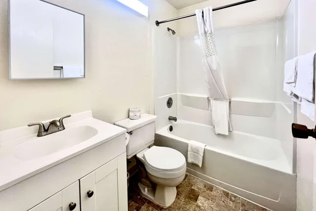 غرفة بسريرين كوين، Rodeway Inn Livermore 3/3
