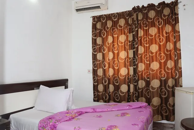 غرفة قياسية بسرير مزدوج، Phisbond Hotels 1/4