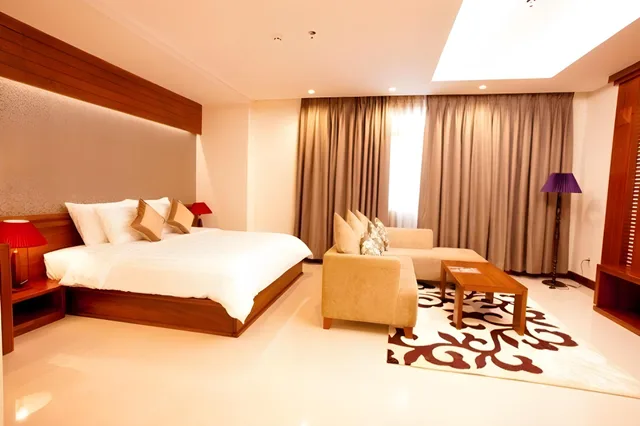 Royal, Suite, Aquari 1/3