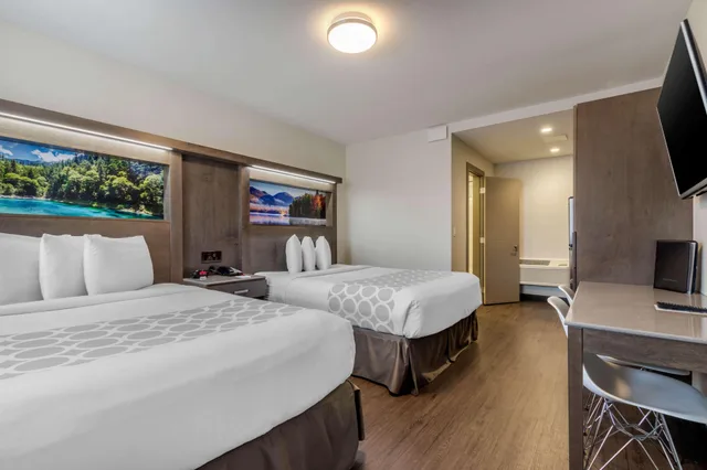 Standard, Quadruple, Super 8 by Wyndham Macleod Trail Calgary 1/2