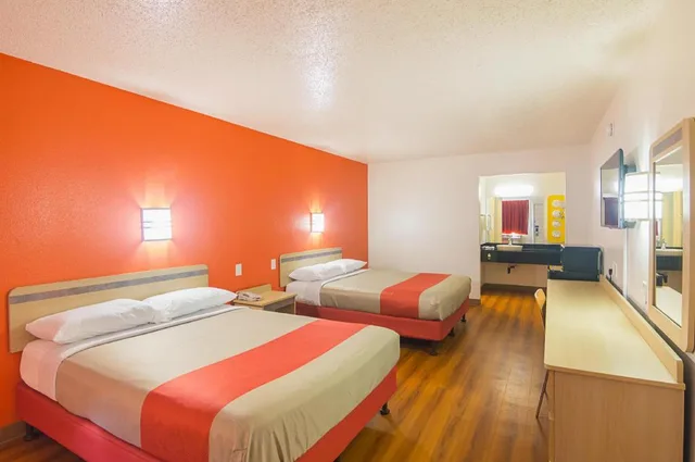 غرفة بسريرين كوين بمطبخ، Motel6 Headingley, MB - Winnipeg West 3/4