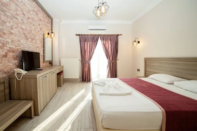 غرفة قياسية بسرير مزدوج بإطلالة على الحديقة بشرفة، Kuzey Park Hotel Arc-En-Ciel 2/6