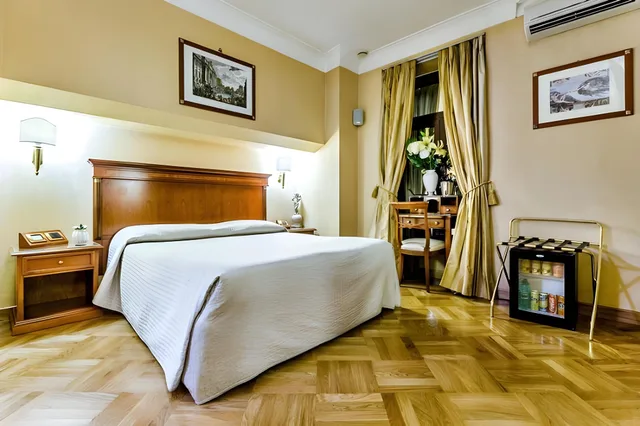 غرفة بسرير مزدوج أو سريرين منفصلين، Luxury Rooms H 2000 Roma 1/2