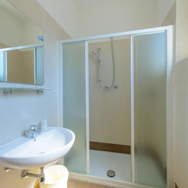 غرفة رباعية، Hotel Sirena 9/9