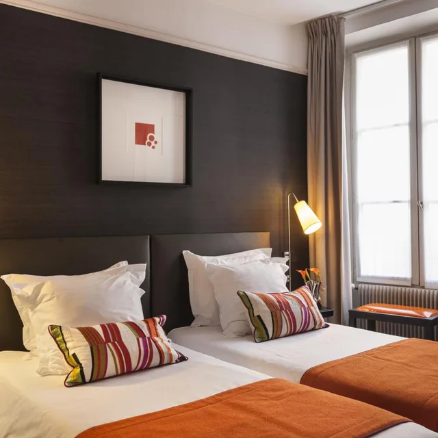 Petite, Twin Beds, Hotel Duo 1/7