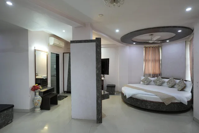 جناح، Treebo Skylon Hotel 3/3