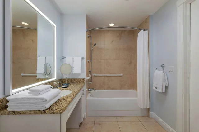 غرفة رباعية بإطلالة على النهر، Westin Cape Coral Resort Formely the Resort At Marina Village 4/6