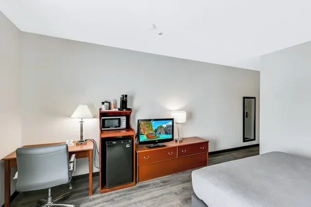 غرفة بسرير كينج لذوي الإعاقة، Garner Hotel Liberty Lake by IHG 3/4