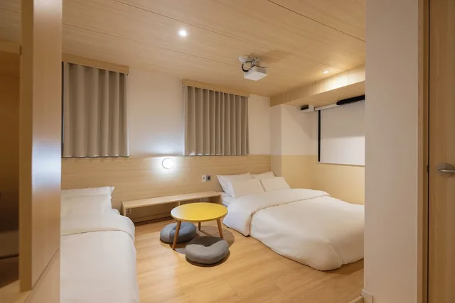 غرفة قياسية رباعية بسريرين مزدوجين، Myeongdong Guesthouse Como 1/6