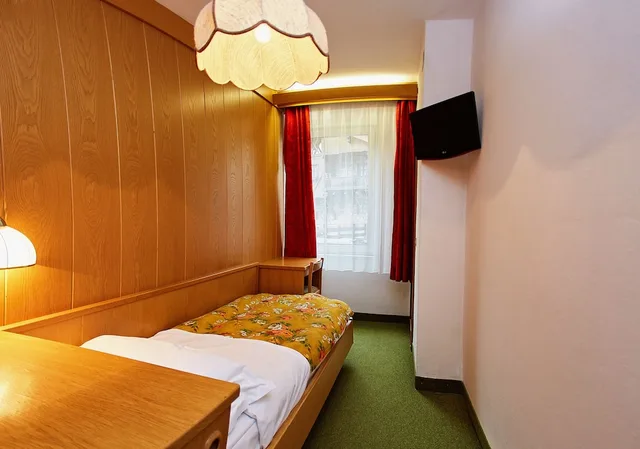 غرفة مفردة بسرير فردي، GH Hotel Monzoni 1/3