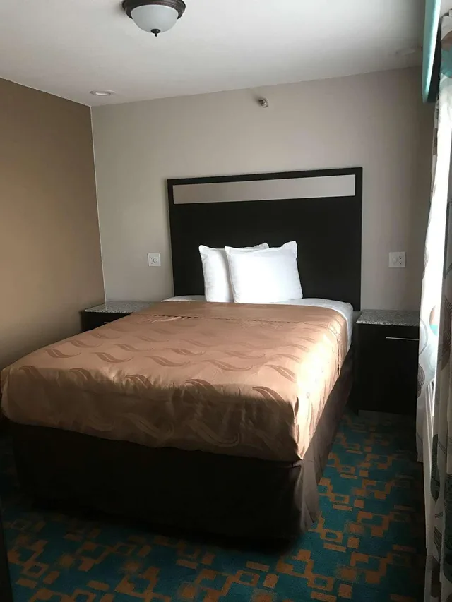غرفة بسريرين كوين وسرير كوين، Surestay Hotel By Best Western Brownsville 1/4