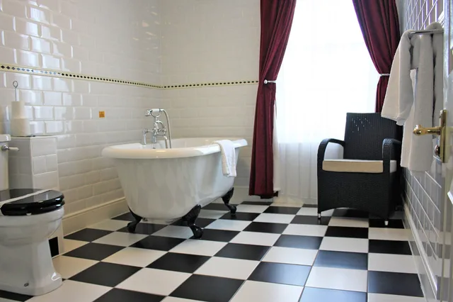 Four Poster, Double Bed، The Canterbury Hotel 6/6