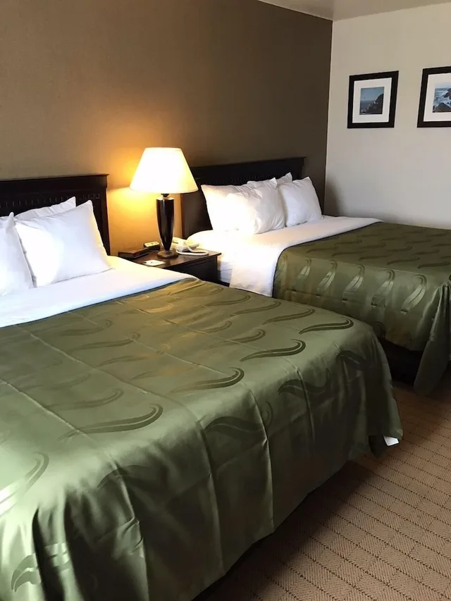 غرفة قياسية بسريرين كوين، Quality Inn Florence, OR 1/3