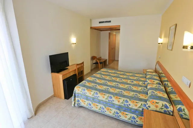 غرفة عائلية بسرير مزدوج، Volga Hotel 1/1