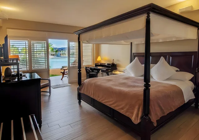 Room, 1 King and 2 Queen Beds, Beach Side, Ground Floor، Plantation Bay Resort And Spa 1/2
