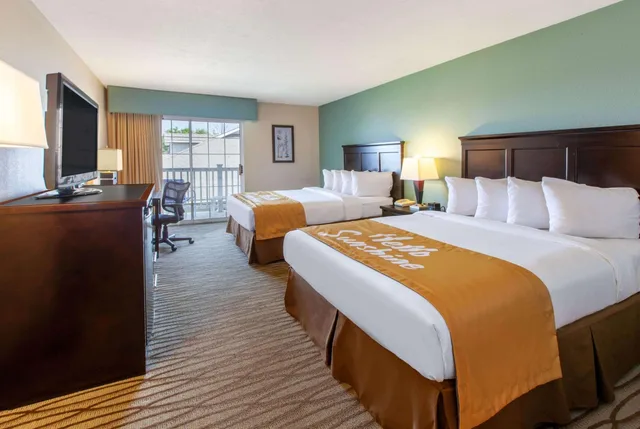 غرفة ديلوكس بسريرين كوين، Days Inn by Wyndham Petoskey 2/2