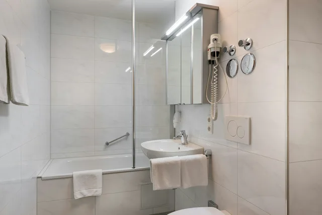 غرفة مفردة بحمام خاص بمطبخ صغير، acora Karlsruhe Zentrum Living the City 8/10