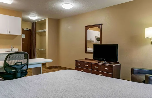 Studio, Queen Bed, Accessible, Extended Stay America - Detroit - Ann Arbor 2/3