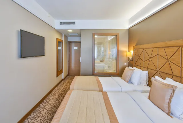 غرفة قياسية بسريرين منفصلين، Ramada By Wyndham Istanbul Taksim 1/10