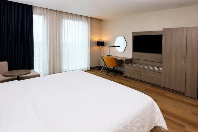 Standard, King Bed, Extra Floor Space, Holiday Inn Express And Suites Monterrey Sendero 3/10
