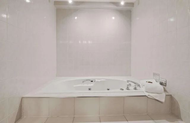 Tower, King Bed, Hot Tub، Best Western Plus Cairn Croft Hotel 9/9