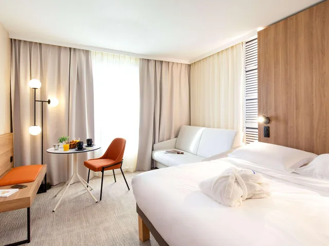 غرفة بريفيليج بسرير مزدوج مع أريكة، Novotel Beaumanoir 1/5