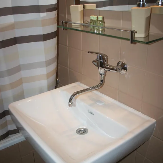 غرفة ثلاثية، Hotel City Bell 5/7