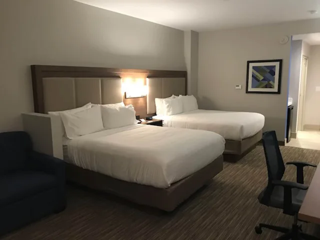جناح بسريرين كوين مع أريكة، Holiday Inn Express & Suites Houston SW - Galleria Area 1/3