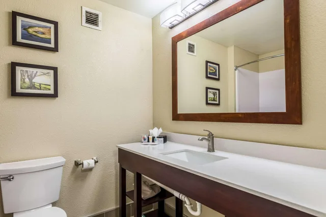 غرفة رباعية بسريرين كوين، Comfort Inn and Suites Dayton North 3/3