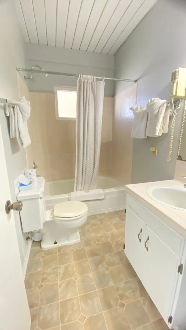 Studio, King Bed, Ocean Shores Inn Suites 6/7