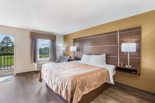 Upgrade, Suite, King Bed, Smoking، Quality Inn and Suites Suffolk 1/4