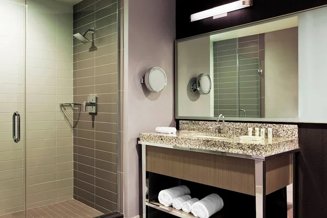 غرفة ديلوكس بسرير كينج، Le Meridien Tampa, The Courthouse 5/5